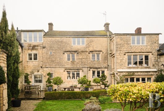À Painswick, une maison en pierre avec jardin clos et vues sur la vallée